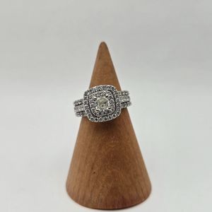 14K WHITE GOLD RING 