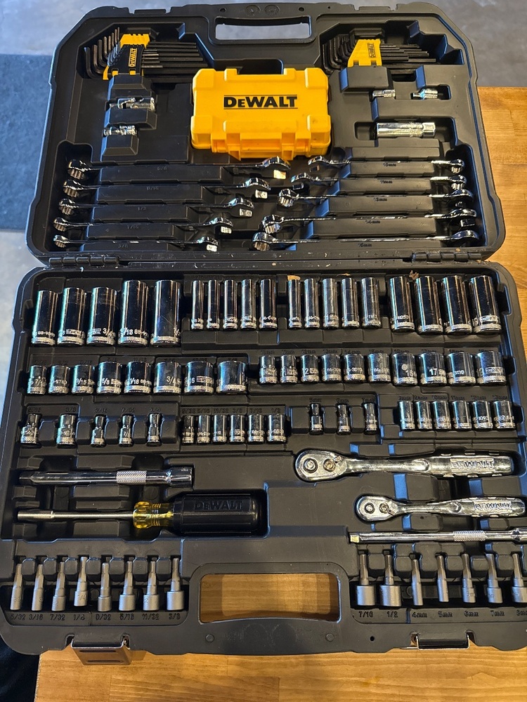 142PC DEWALT TOOL SET | Great Plains Pawn