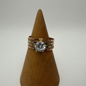 SIZE 6.5 Gold 10kt 2.10gms Scrap 10K Y/G BAND W/ CLEAR STONE 