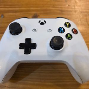 11144872 XBOX ONE CONTROLLER ***MISSING BACK PLATE***
