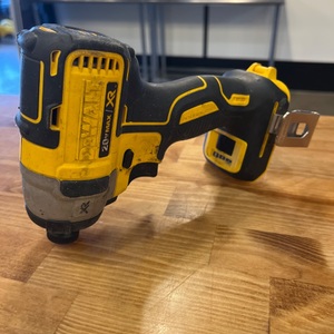 DeWalt / DCF887 / 1/4" Impact