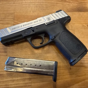 SMITH AND WESSON SD9 VE WITH TWO MAGAZINES