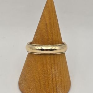 none 14k y/g plain band size 9   4.9g