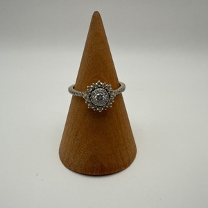 SIZE 7 Gold 14kt 2.60gms Ring LAB GROWN DIA CLUSTER ON 14K Y/G RING