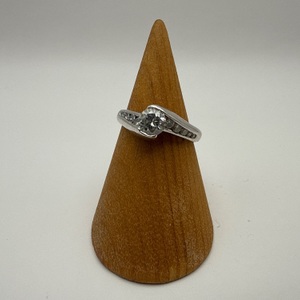 SIZE 7 14K W/G BAND W/ .35 CENTER DIAMOND AND SMALLER RUNNING DOWN SIDES 