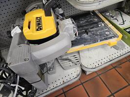 Dewalt D24000 Tile saw