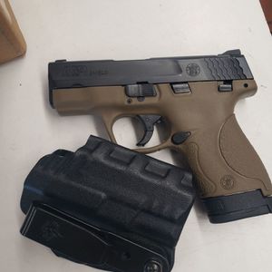 SMITH AND WESSON M&P SHIELD FDE