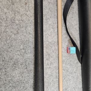 SUMMIT  SUML14 POOL CUE WITH CASE