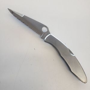 SPYDERCO POLICE MODEL SERRATED