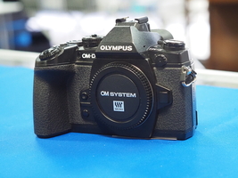 olympus om-d em-1