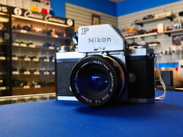 nikon F