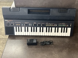 Vintage Yamaha PS-400 44 Key Portable Compact Keyboard W/ Hard Case & AC Cable