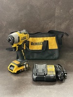 DeWALT ATOMIC 20V MAX Brushless 1/4" Impact Driver w/ Battery & Charger