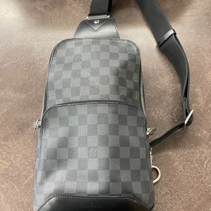 Louis Vuitton Avenue Sling Bag N41719 Fair Condition 7/10 Signs of wear 
