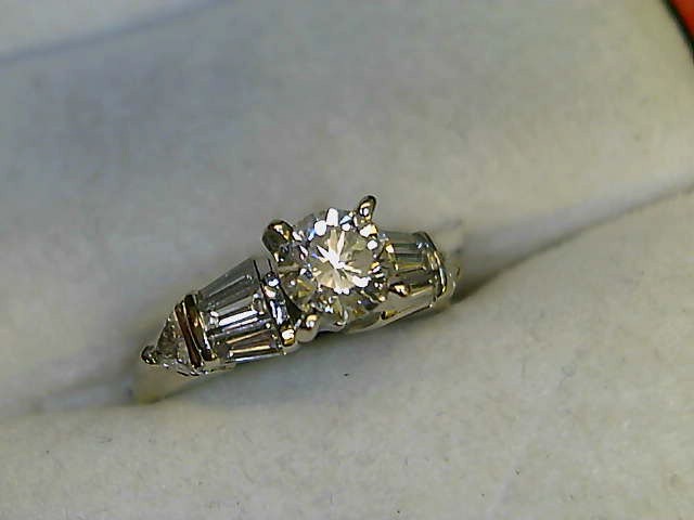 Female White Gold Select Ring > undefined2.6g/14kt 1 Diamond Round Diamond 0.00ct/0.00g, 1 Diamon