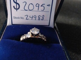 Gold Ring > 3.67g/14kt - 1 Diamond Diamond 0.30ct/0.06g 