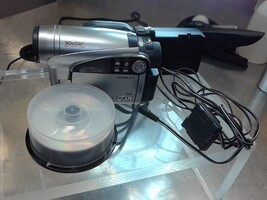 Hitachi Retro DVD/Camcorder with discs