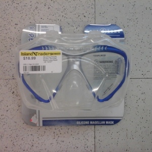 aqua lung mask .