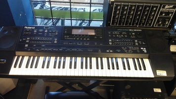 ROLAND  EM2000-