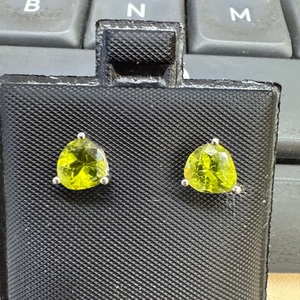 Peridot and Gold stud earrings 10kt 
