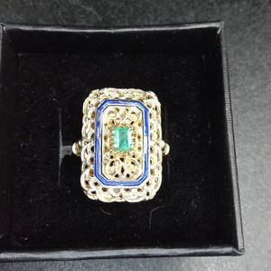 Vintage Gold with emerald character ring.  6.3g/18kt size 8 