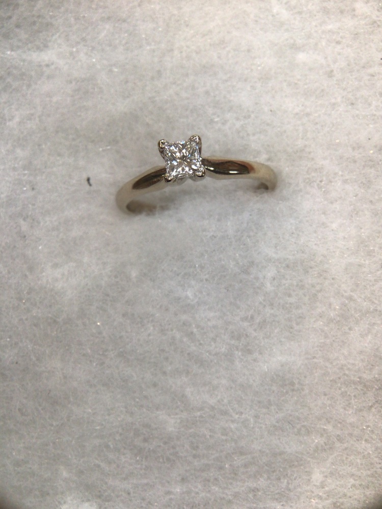 18kt Solitaire Ring 