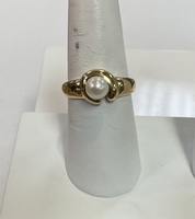  14k Gold Pearl Ring