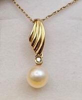 14K Yellow Gold Pearl Pendant on 20 Inch Chain