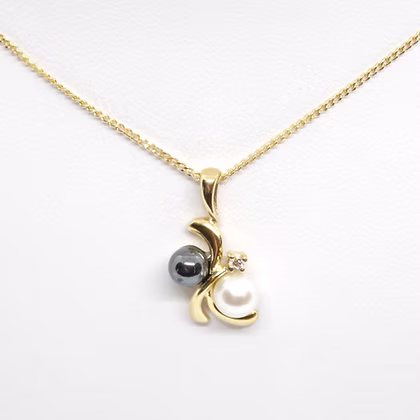  10K Yellow Gold Black and White Pearl Pendant on 18" Chain