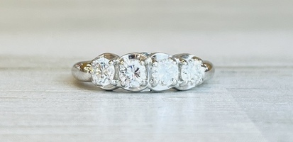 0.60ctw Diamond Anniversary Band 14kw