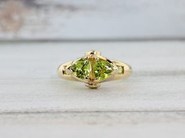 Peridot & Diamond Ring 10ky 