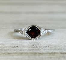 1.10tgw Garnet/Diamond Ring 10kw 