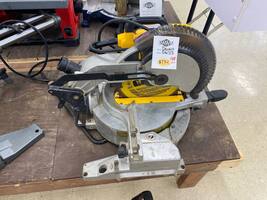 Dewalt Compound Miter Saw : DW713