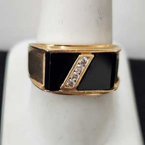 Black Stone Ring with 4 Diamonds on the top