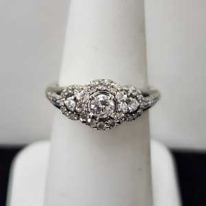 Ring - 3 Solitaires in halo mountings