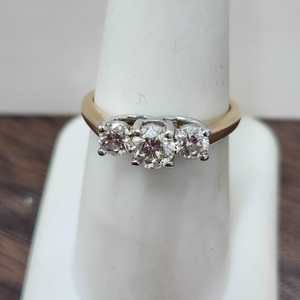 3 Stone Diamond Ring (approx. 1cttw)