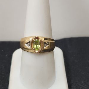   10KT YG RING W/ PERDIOT CENTER STONE