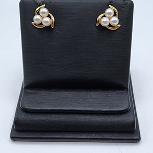 14k Gold Earrings w/ Pearls