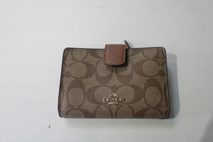 COACH  Medium Corner Zip Wallet