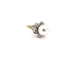 18KT White Gold 5.89 Grams Diamonds & Large Pearl Ring Size 6.5
