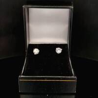 14kt White Gold .78ctw Round Diamond Studs Earrings .70dwt