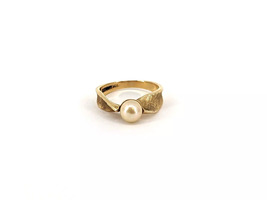 14KT Yellow Gold 3.47 Grams Pearl Ring Size 5.75