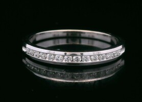 14kt White Gold 14pts Diamond Ring - Size 7 - 1.66g