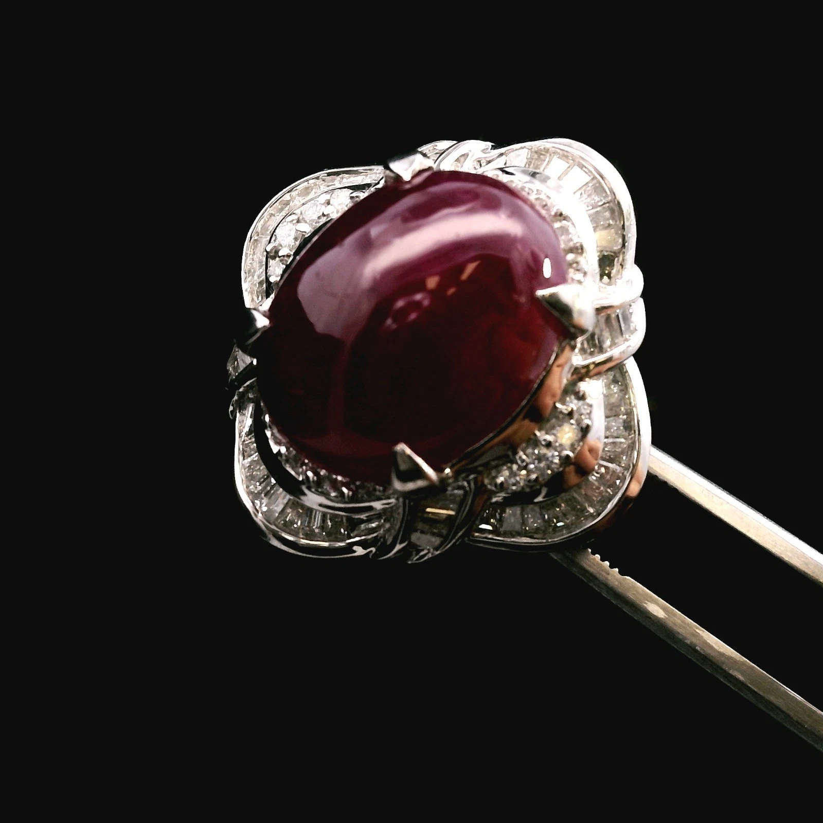 Platinum 13ct Cabochon Ruby & Diamond Ring – Size 6 – 20.22g (13.00 DWT)