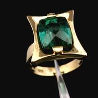 18K Yellow Gold Synthetic Green Stone Ring Size 7 3.8dwt (5.9g)