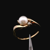  14K Yellow Gold Pearl & Diamond Ring Size 7 1.7dwt (2.6g) 0.02ct