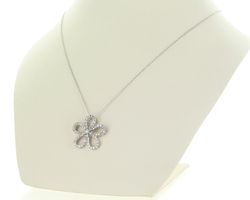 ladies 14k white gold diamond daisy pendant & chain