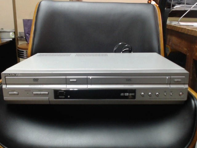 Sony VCR/DVD Player w/ remote