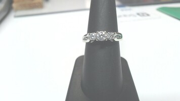 Beautiful! 14k WG 3 Stone Diamond Ring, .80 cttw, Size 7