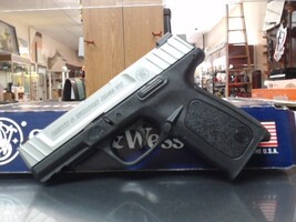 Smith & Wesson SD40VE Semi-Auto Pistol. 2 Mags. BNIB.